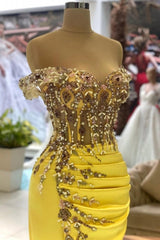 Column Yellow Sleeveless Off-The-Shoulder Stain Long Sweetheart Evening Dress with Beadings