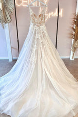 Modern Long V-Neck Sleeveless Lace Wedding Dresses Online