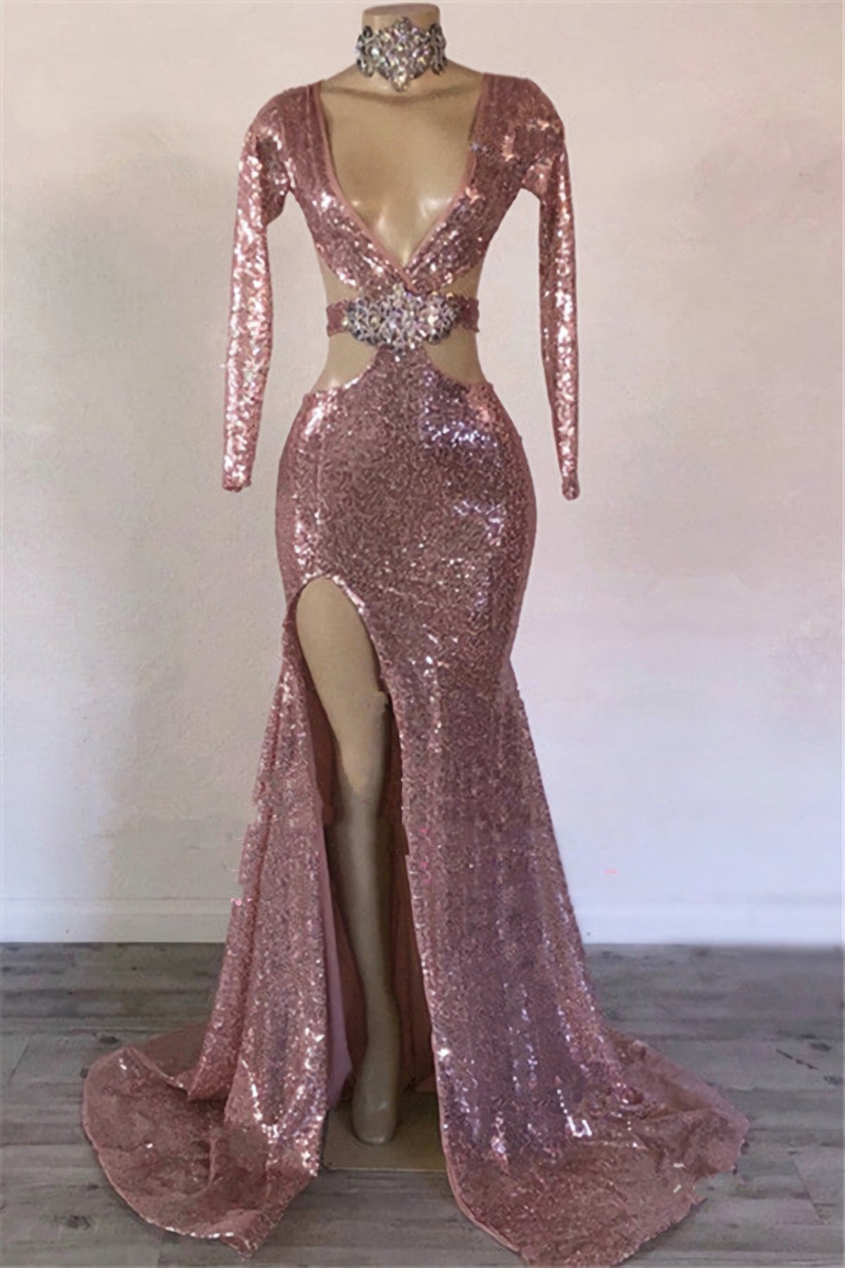 2024 Sheath Pink Hollow Out Sequence V Neck Long Sleeves Beaded Prom Dresses