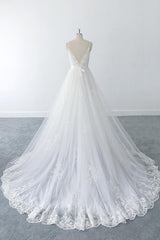 Amazing Long A-line V-neck Ruffle Appliques Tulle Wedding Dress