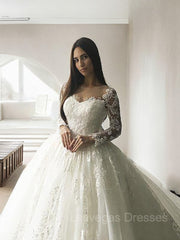 Ball Gown Scoop Court Train Tulle Wedding Dresses With Appliques Lace