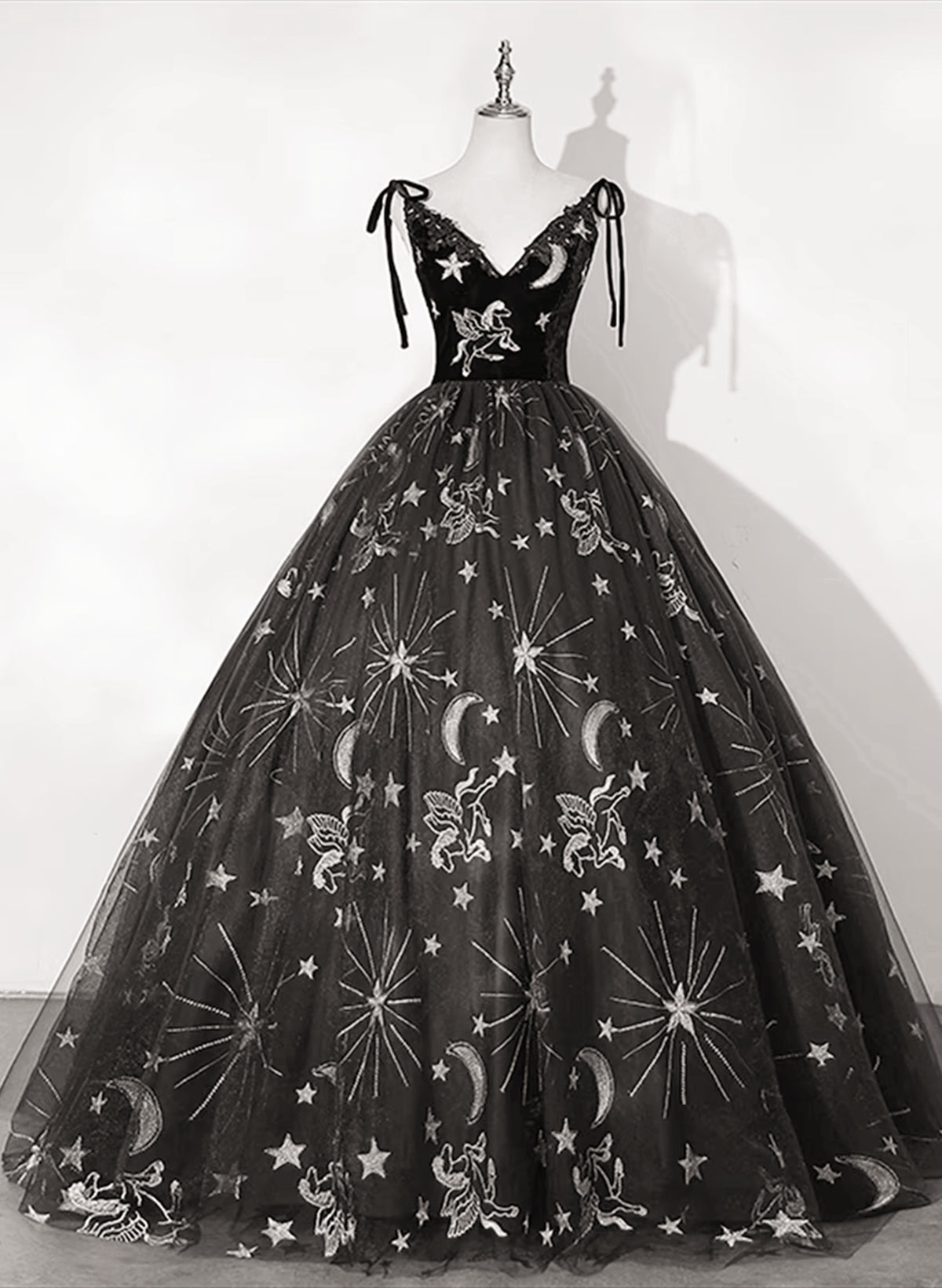 Black Ball Gown Floral V-neckline Straps Sweet 16 Dress, Black Tulle Formal Dress