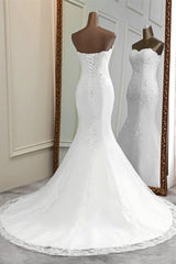 Chic Long Mermaid Strapless Lace Appliques Wedding Dress