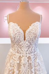 Classy Long A-Line Tulle Spaghetti Straps Appliques Lace Backless Wedding Dress
