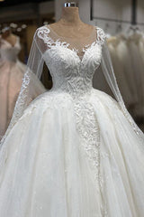 Elegant Long Ball Gown Sweetheart Tulle Wedding Dress with Sleeves