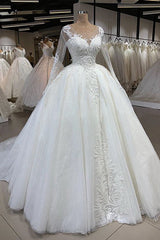 Elegant Long Ball Gown Sweetheart Tulle Wedding Dress with Sleeves