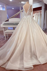 Long A-Line Sweetheart Appliques Lace Backless Wedding Dress
