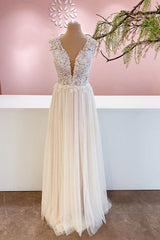 Long A-Line Sweetheart Tulle Backless Wedding Dress With Floral Lace