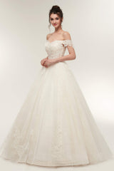 Off-shoulder Sweetheart A-line Lace-up Floor Length Lace Appliques Wedding Dresses